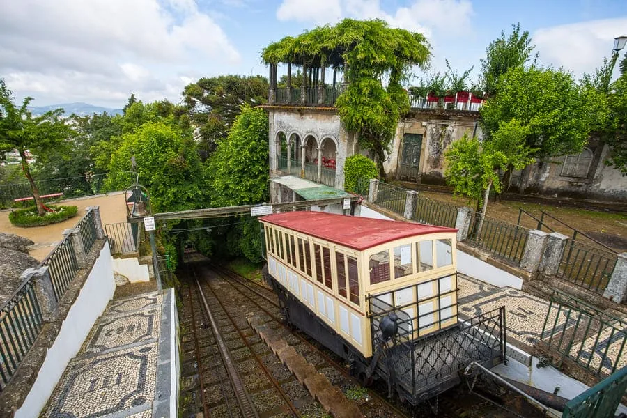 Фуникулер Бом Жезуш (Santuário do Bom Jesus do Monte) работает в Браге с 1882 года.