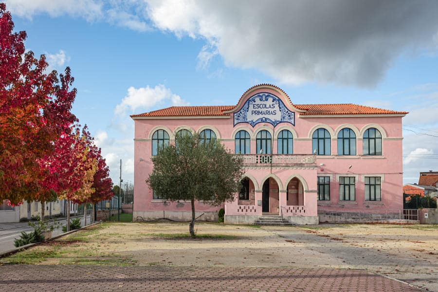 school-in-portugal-image2 Школьники от 6 до 15 лет получают базовое образование, обязательное для граждан страны и иностранцев.